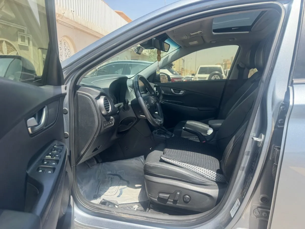 Car image 12