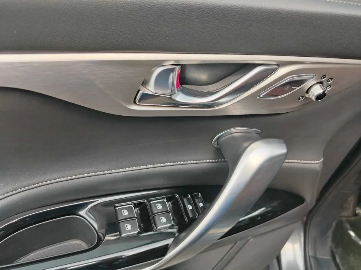 Car image 37
