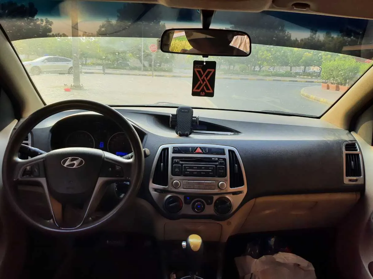Car image 15