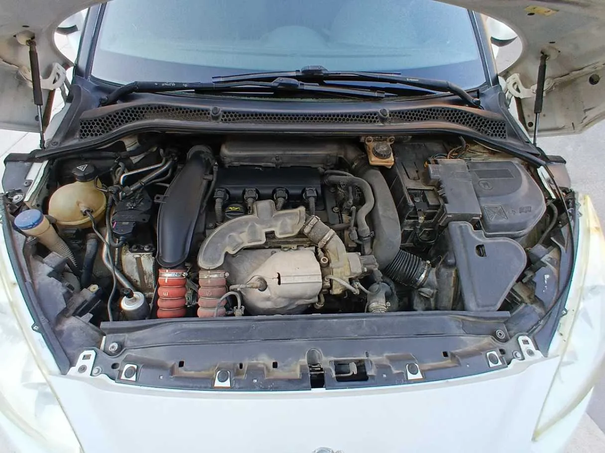 Car image 21
