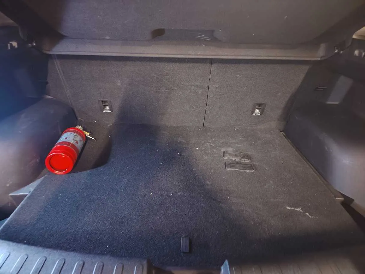 Car image 26