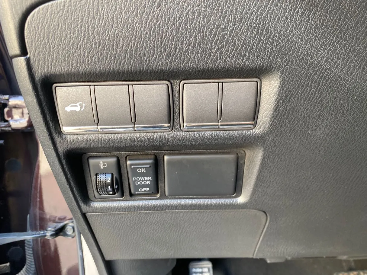 Car image 28