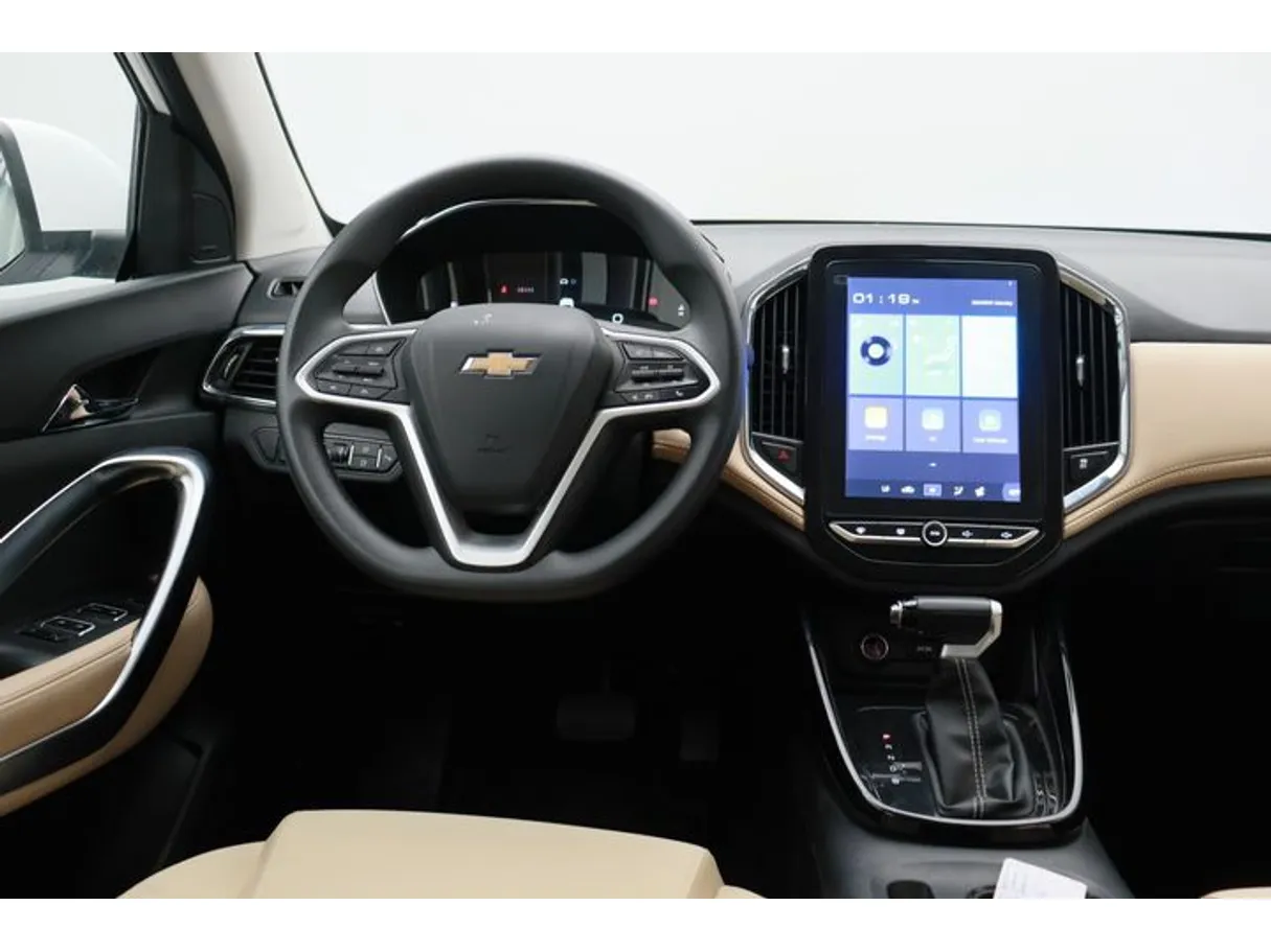 Car image 15