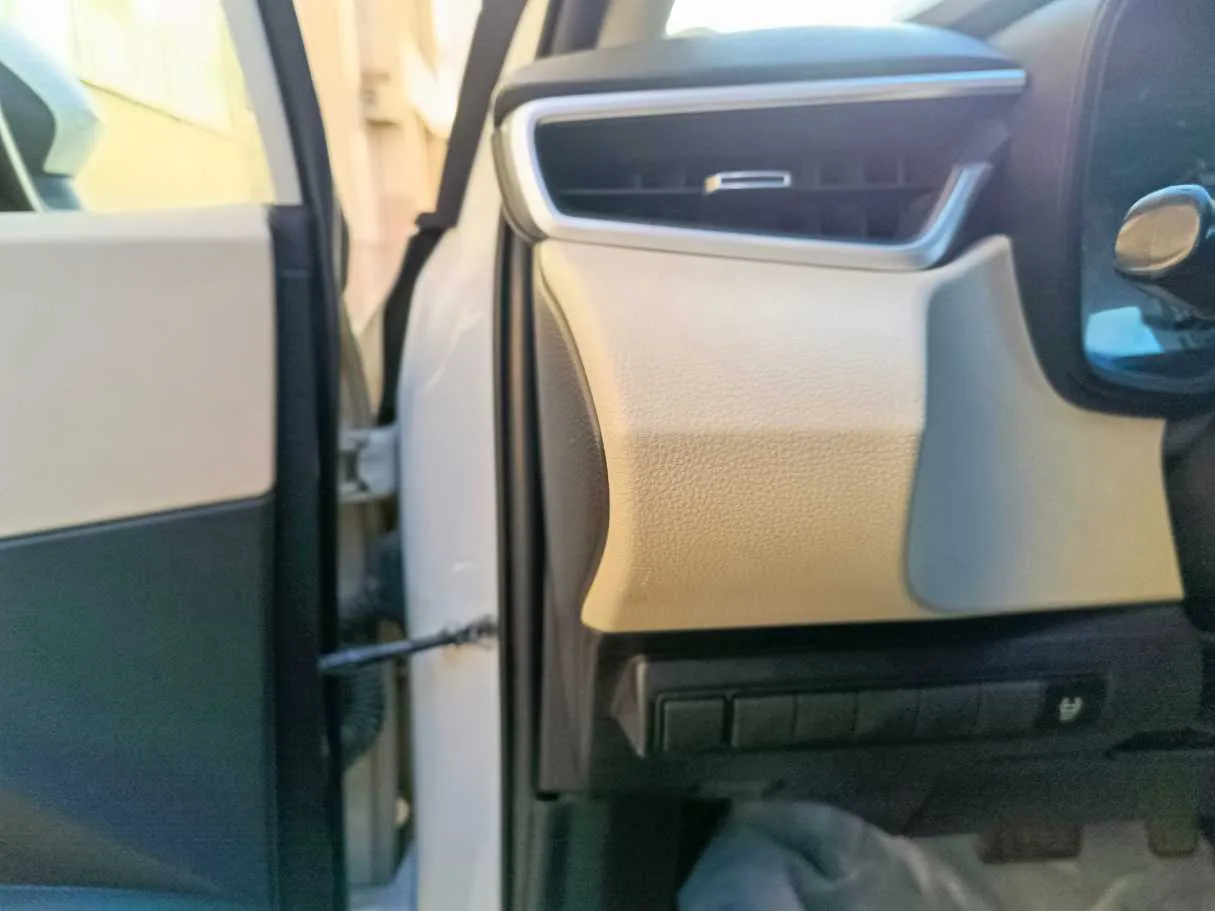 Car image 27