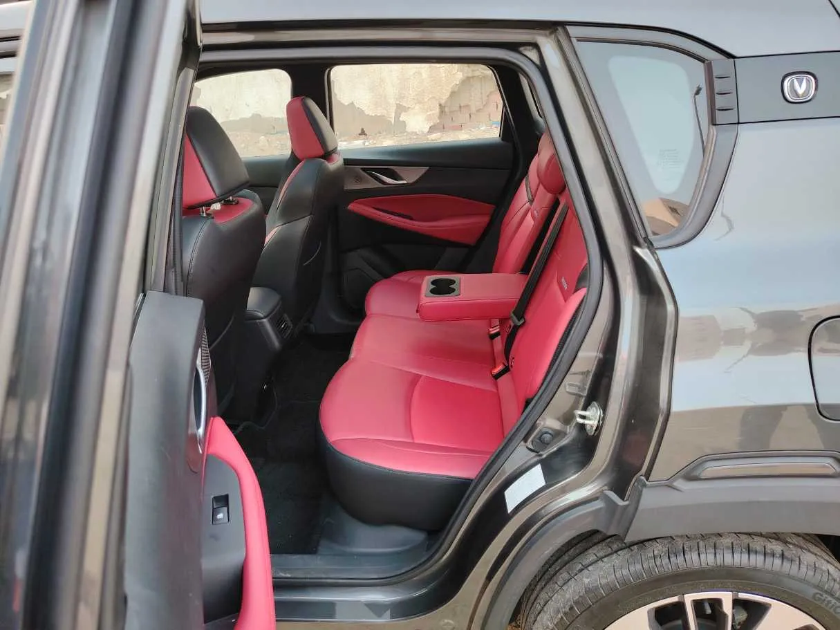 Car image 15