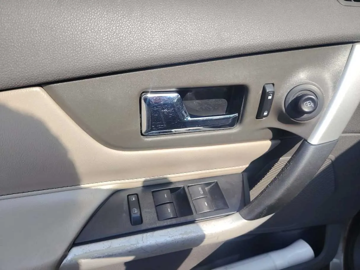 Car image 36