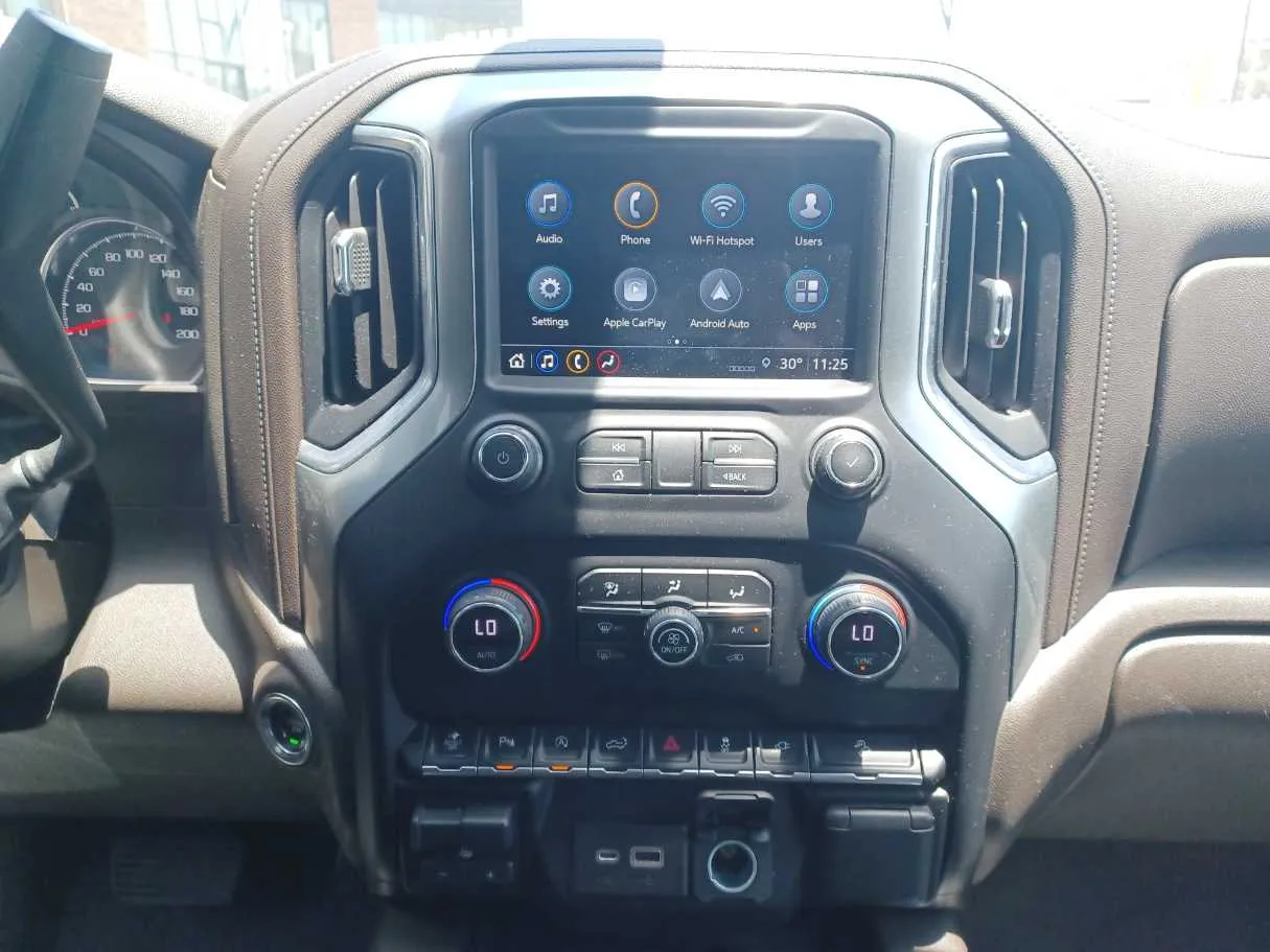 Car image 15