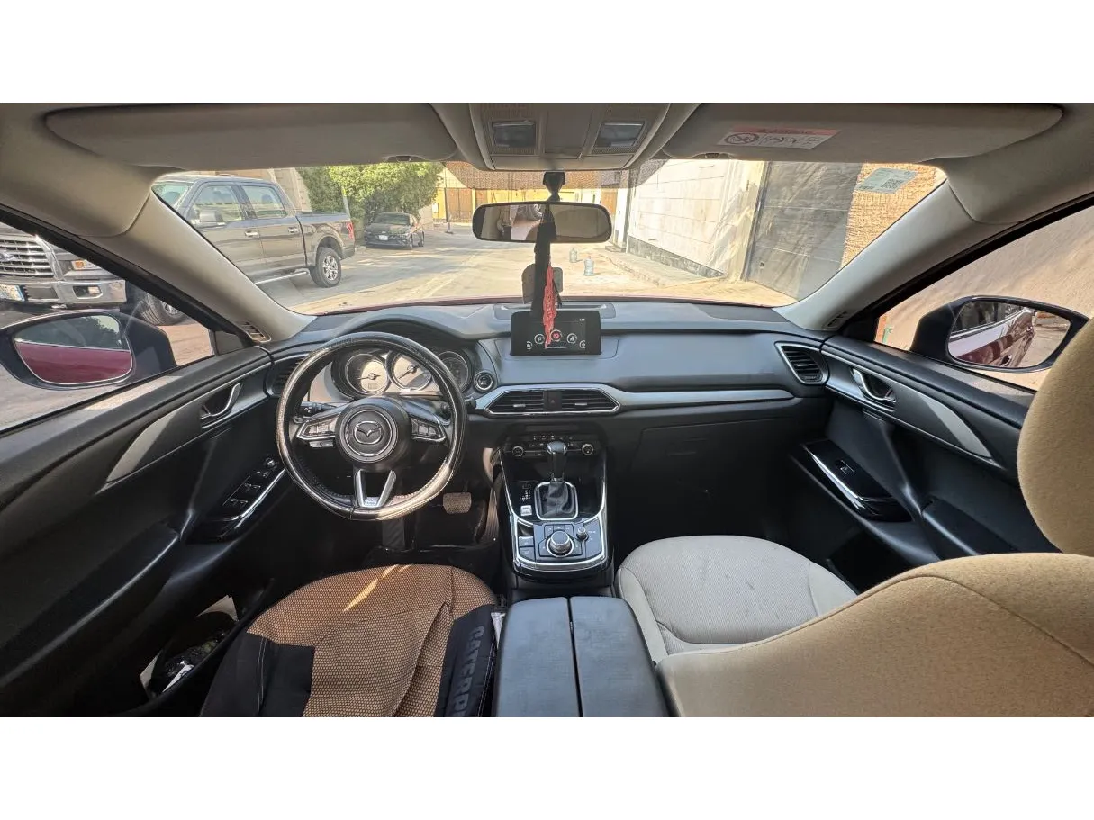 Car image 15