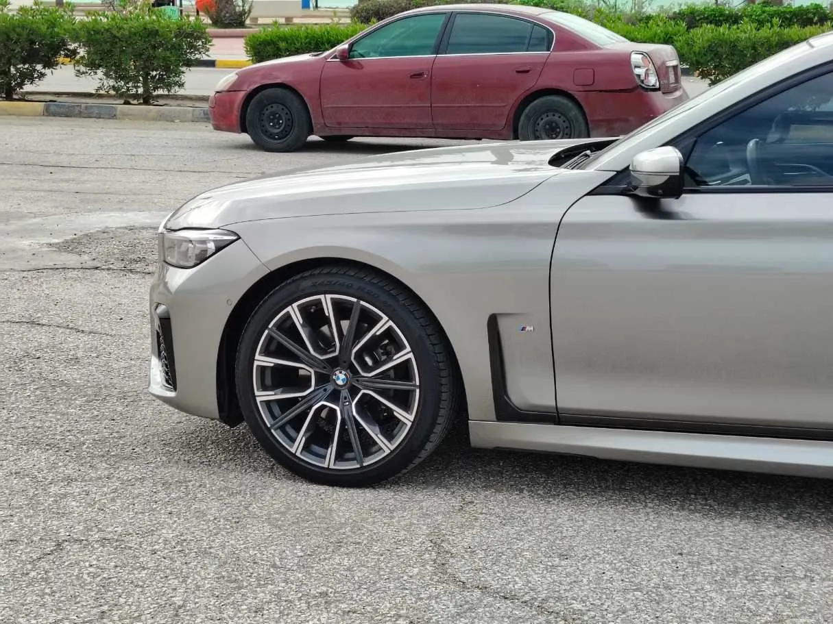 Car image 9