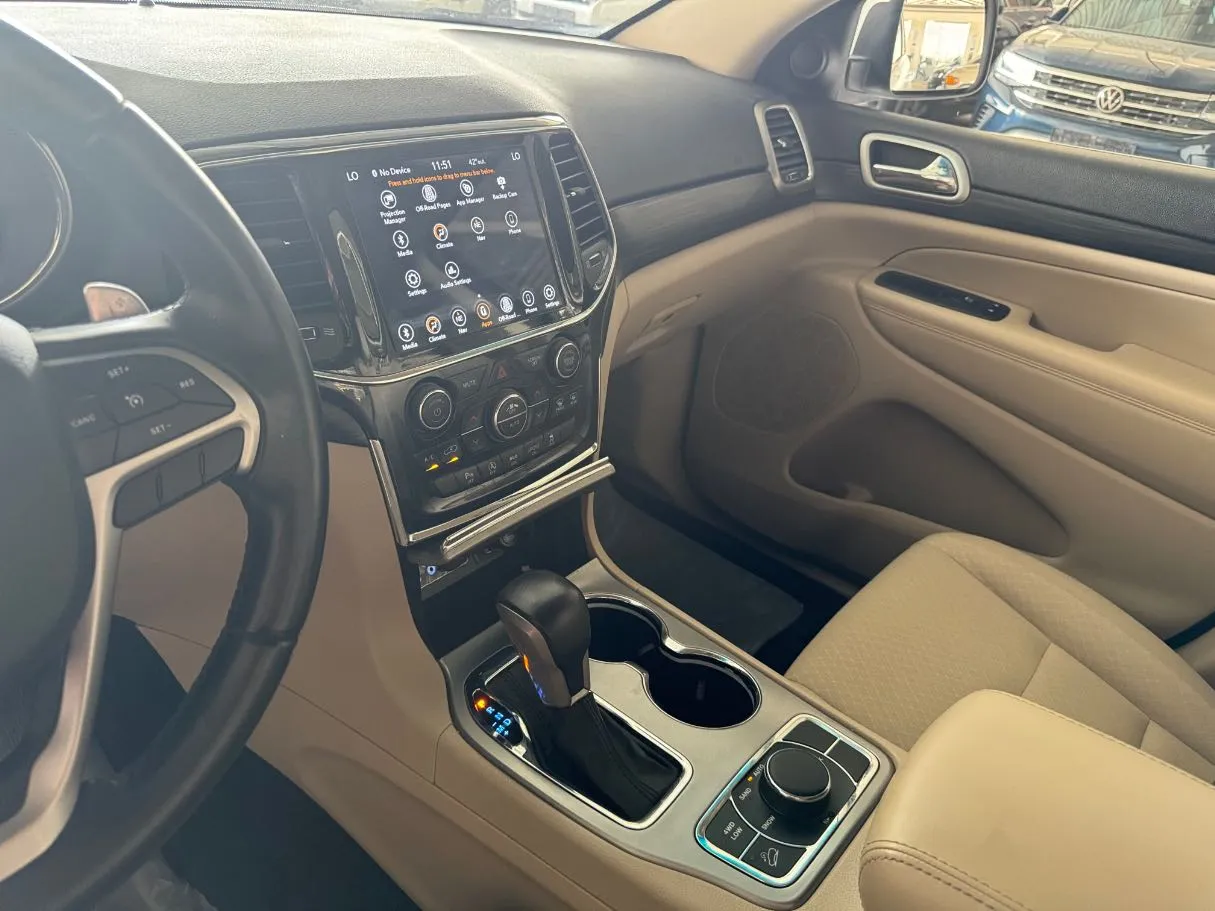 Car image 10
