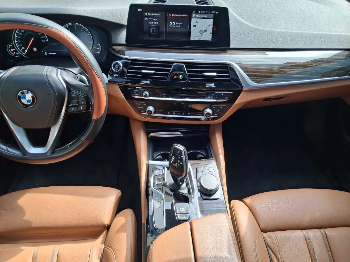 Car image 17
