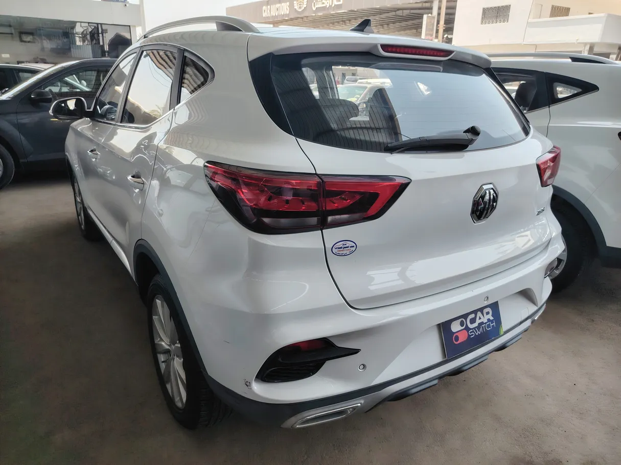 Car image 7