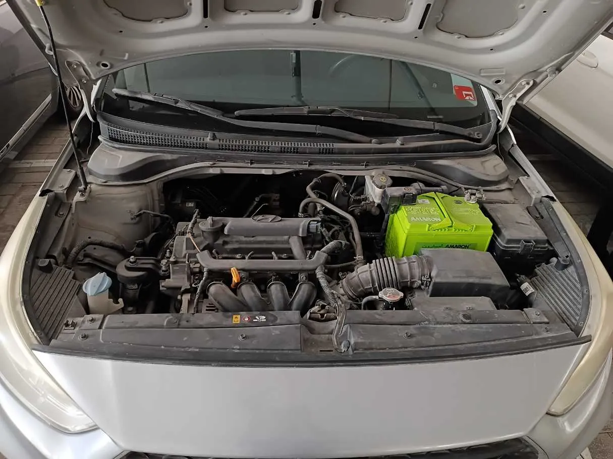 Car image 19