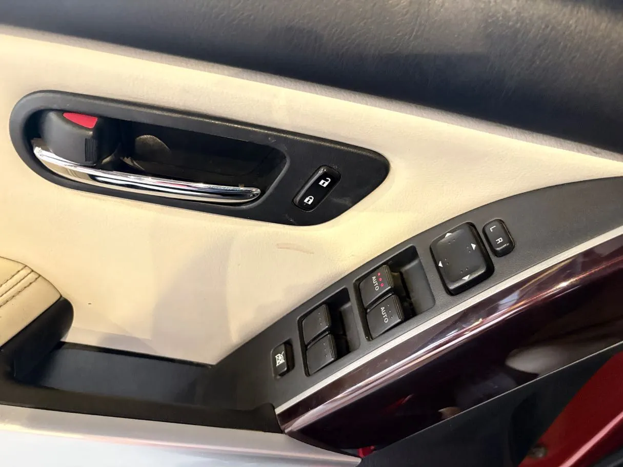 Car image 25