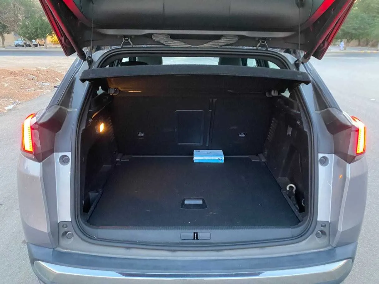 Car image 20
