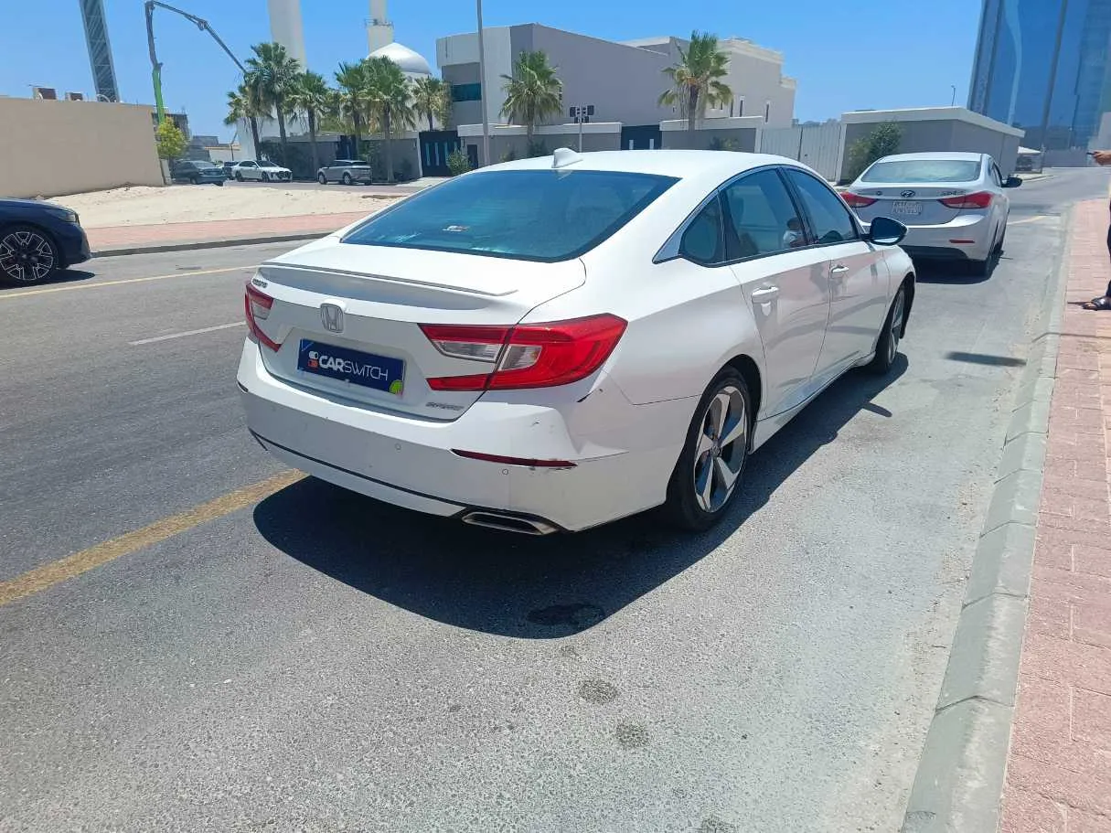 Car image 5