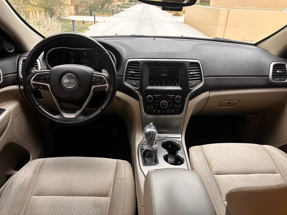 Car image 17