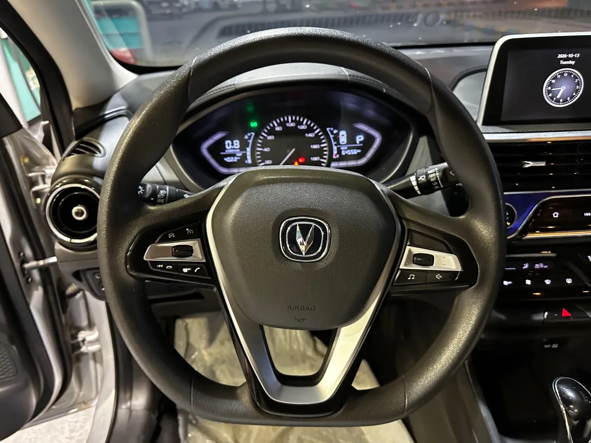 Car image 19