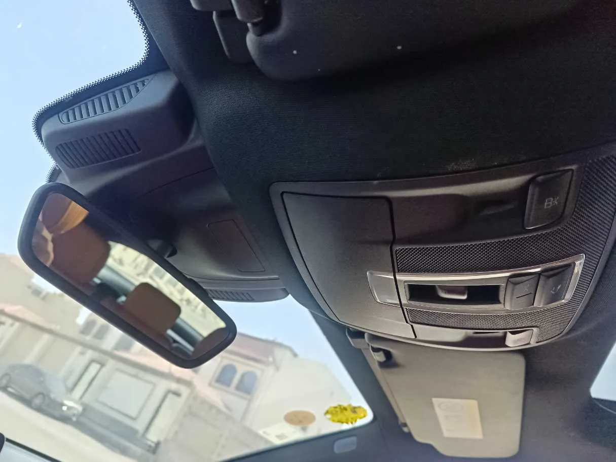 Car image 32