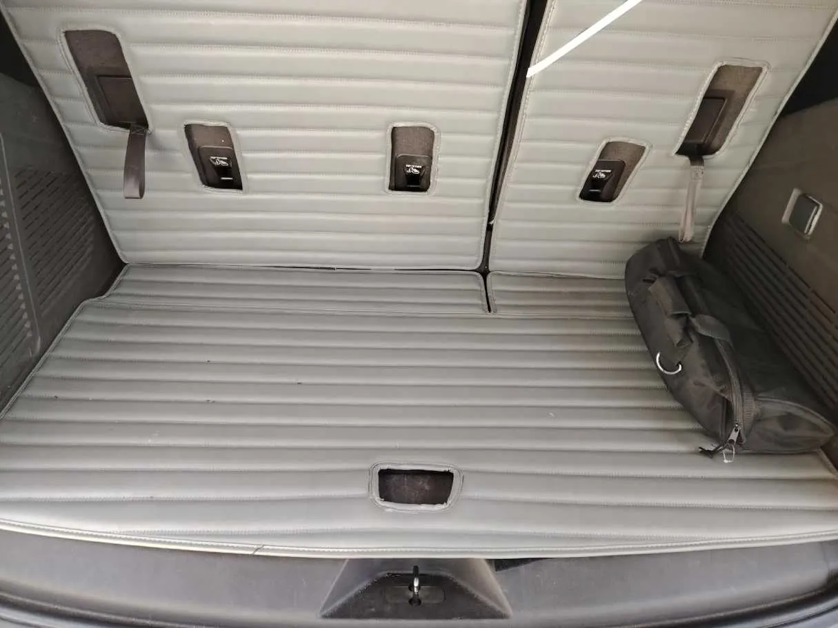 Car image 27