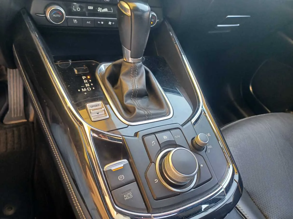Car image 17