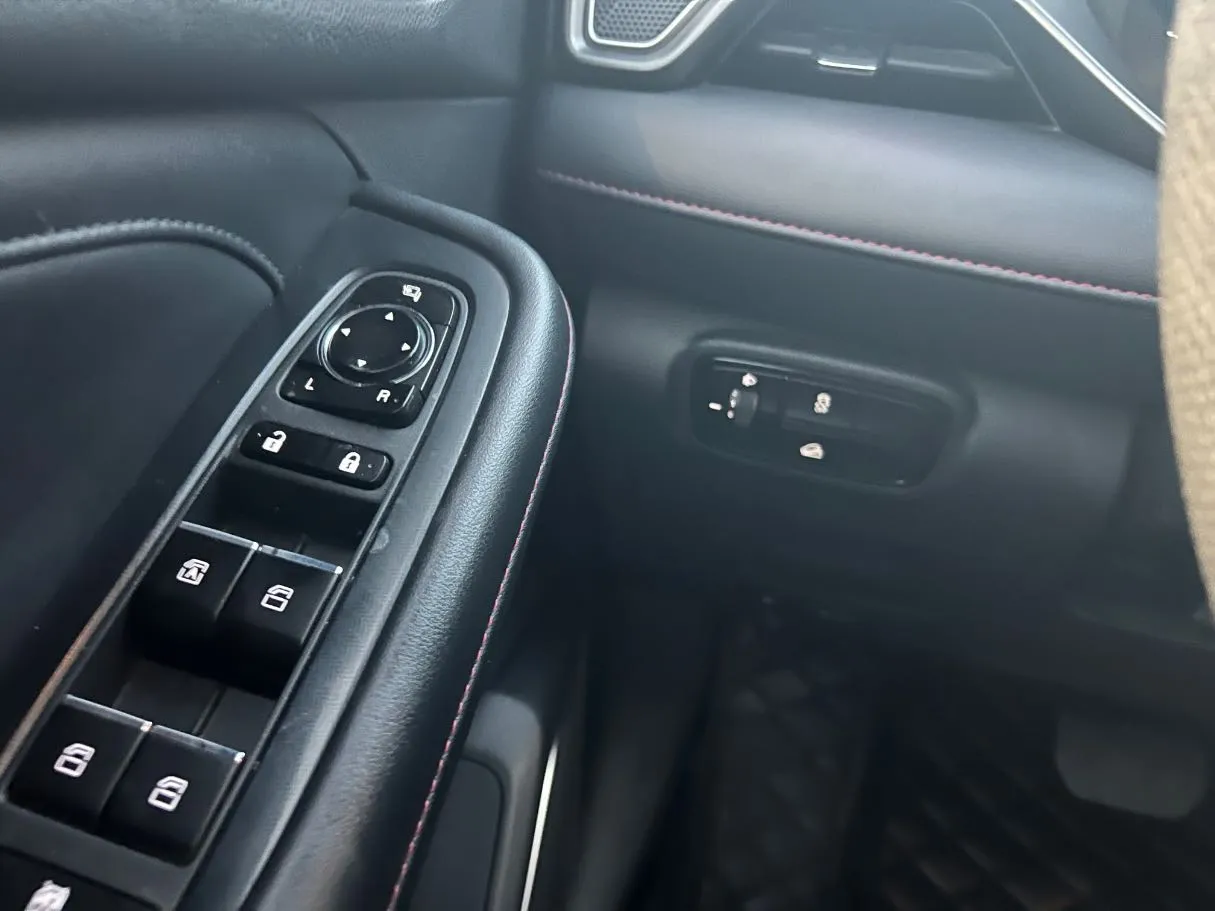Car image 23