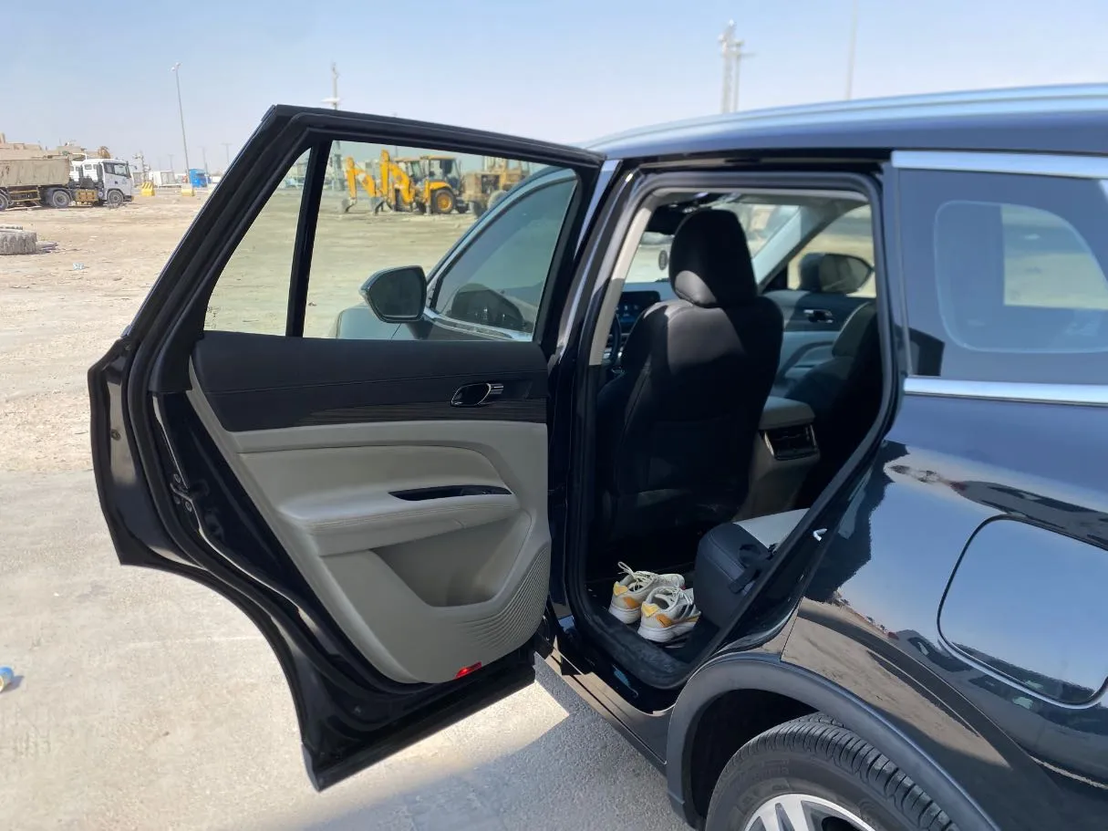Car image 11