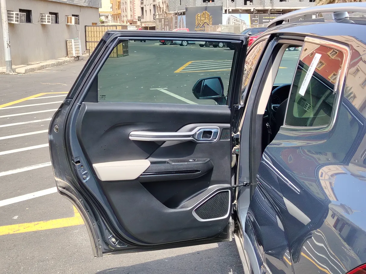 Car image 13