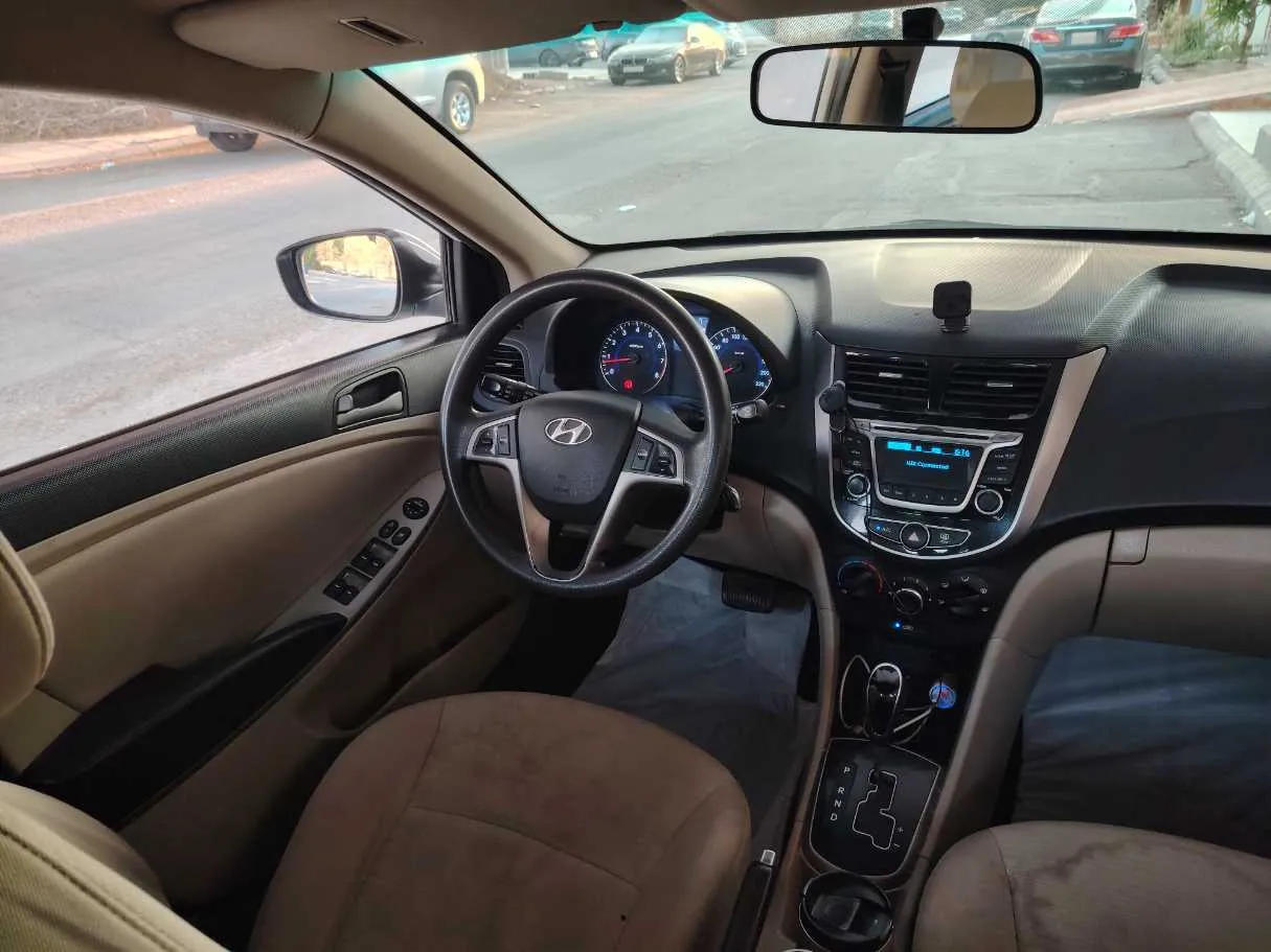 Car image 17