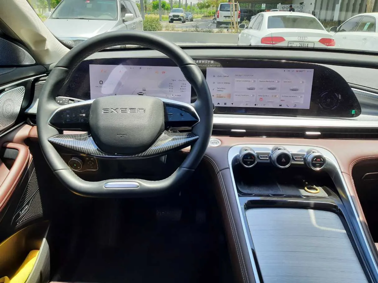 Car image 14