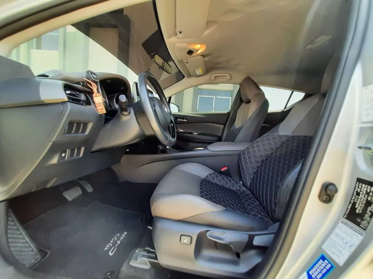 Car image 12