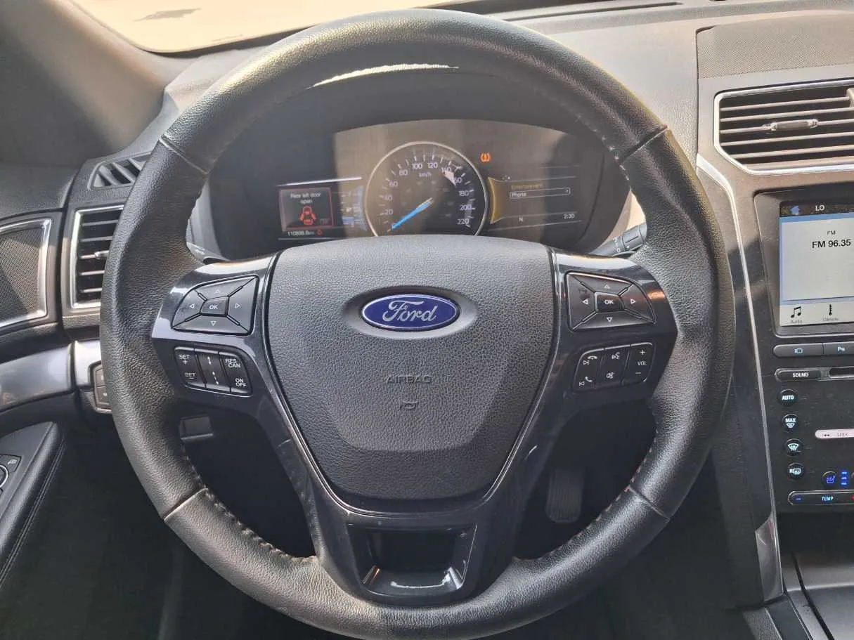 Car image 16