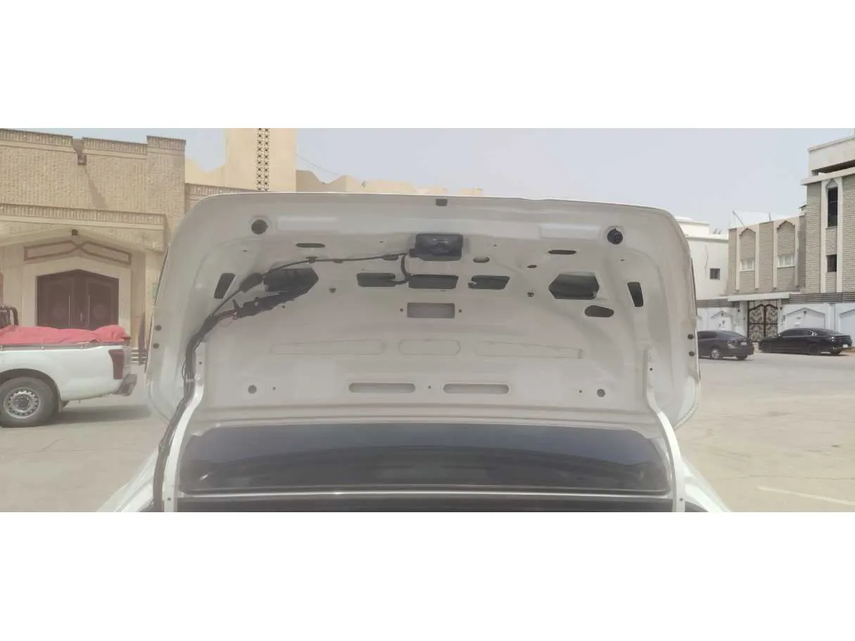 Car image 21