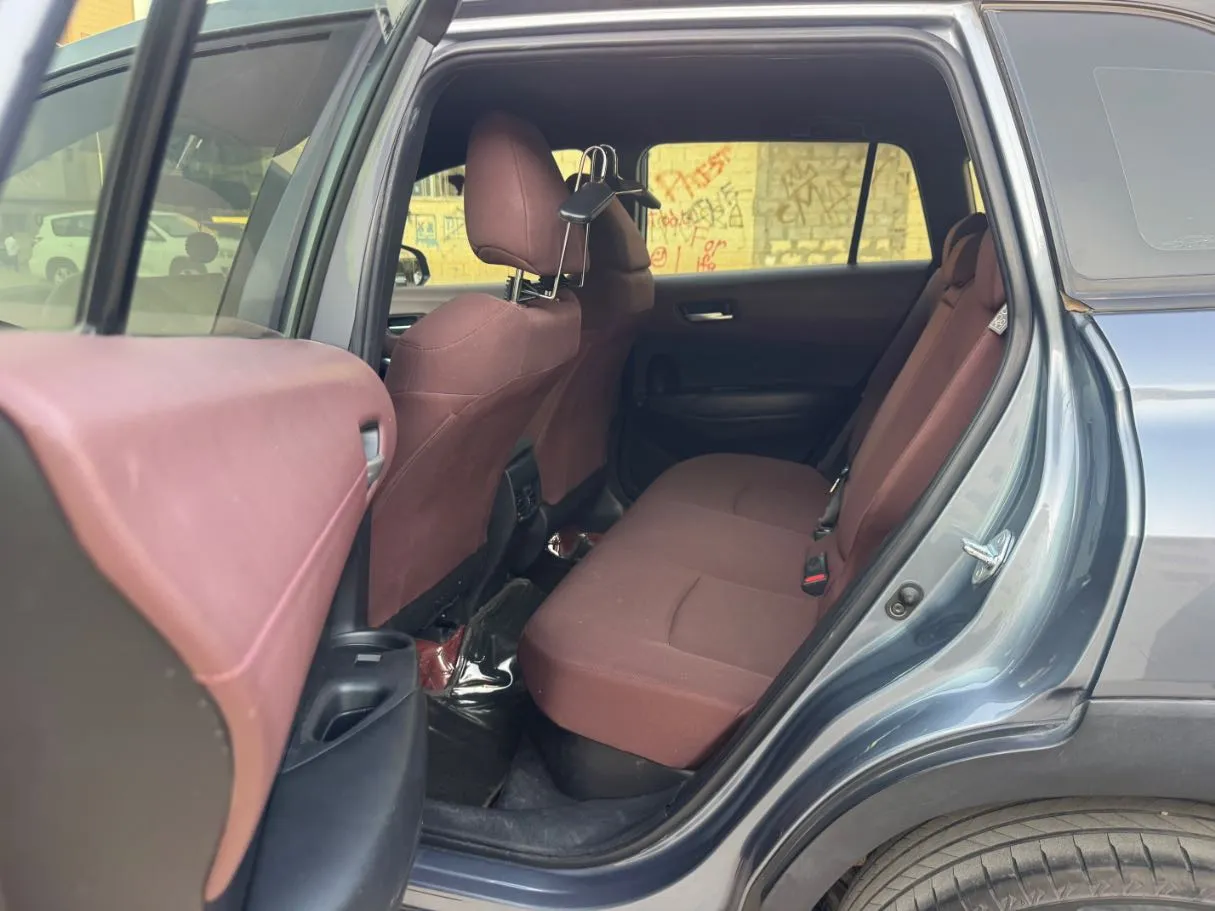 Car image 13