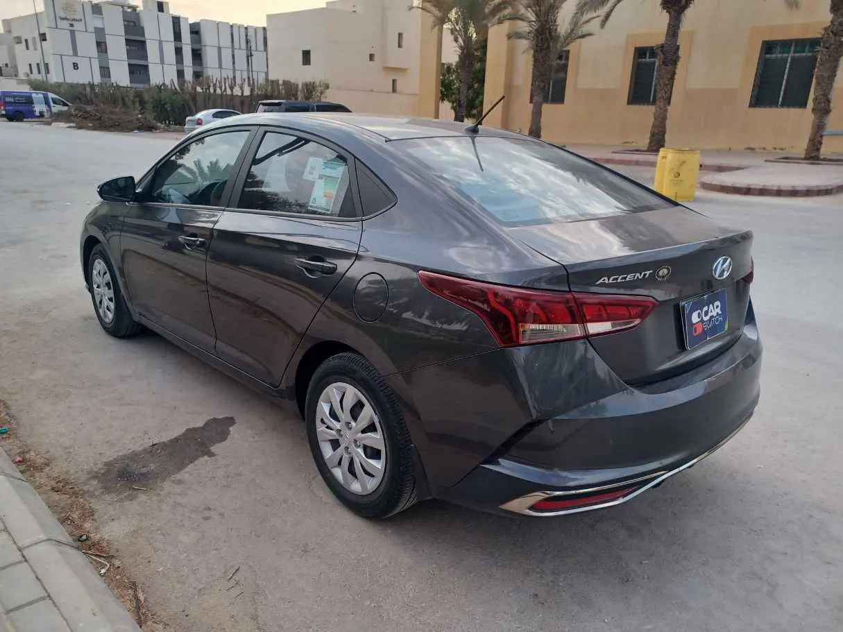 Car image 7