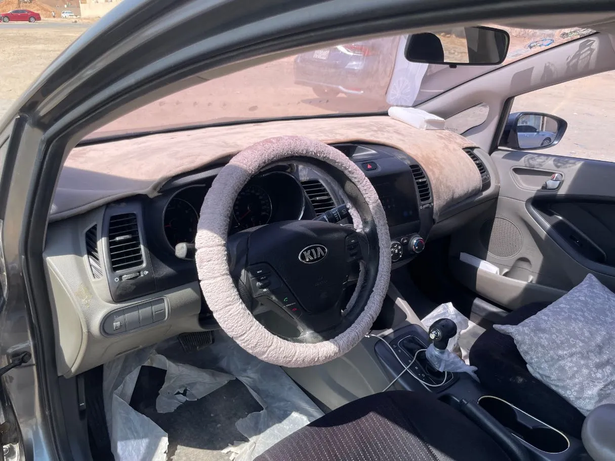 Car image 13