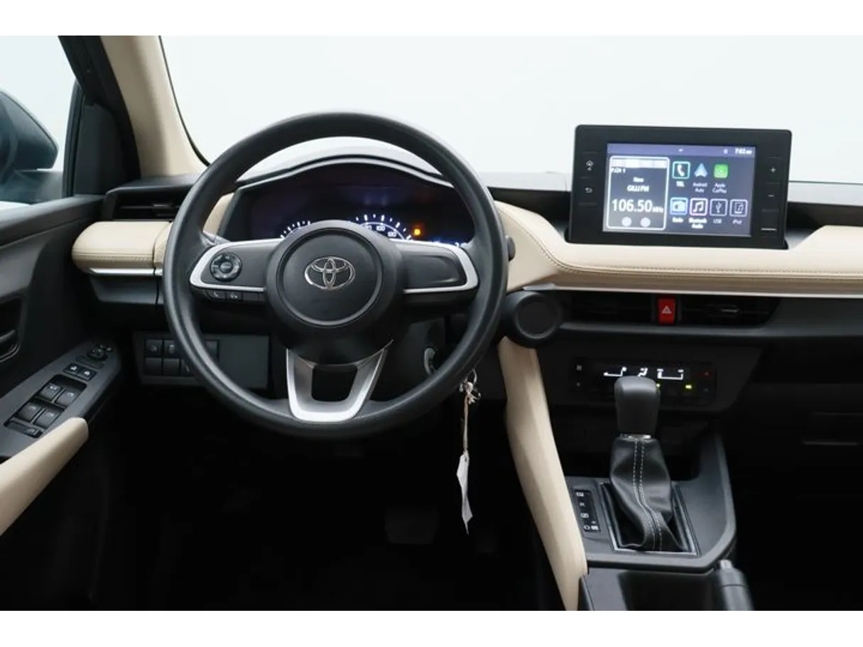 Car image 15