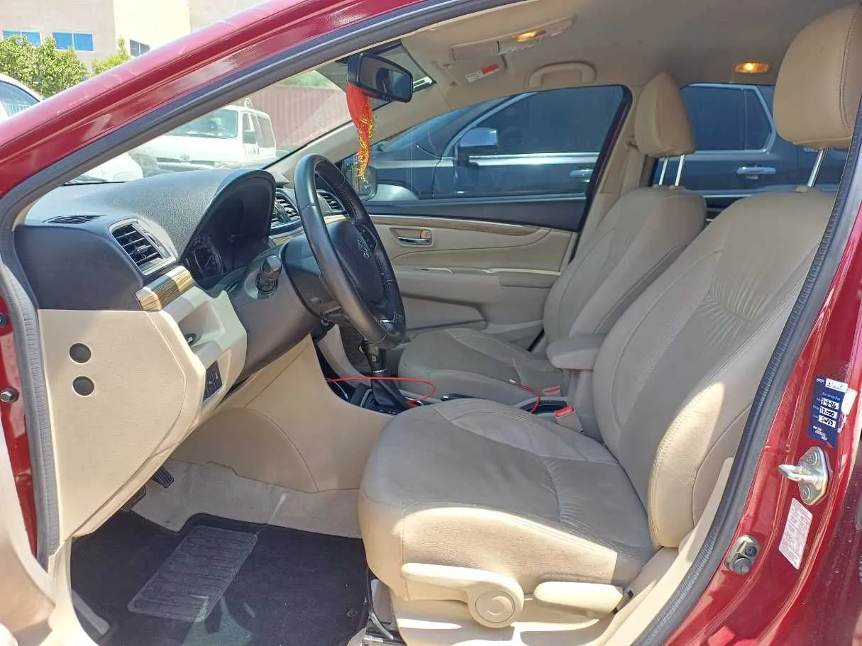 Car image 12
