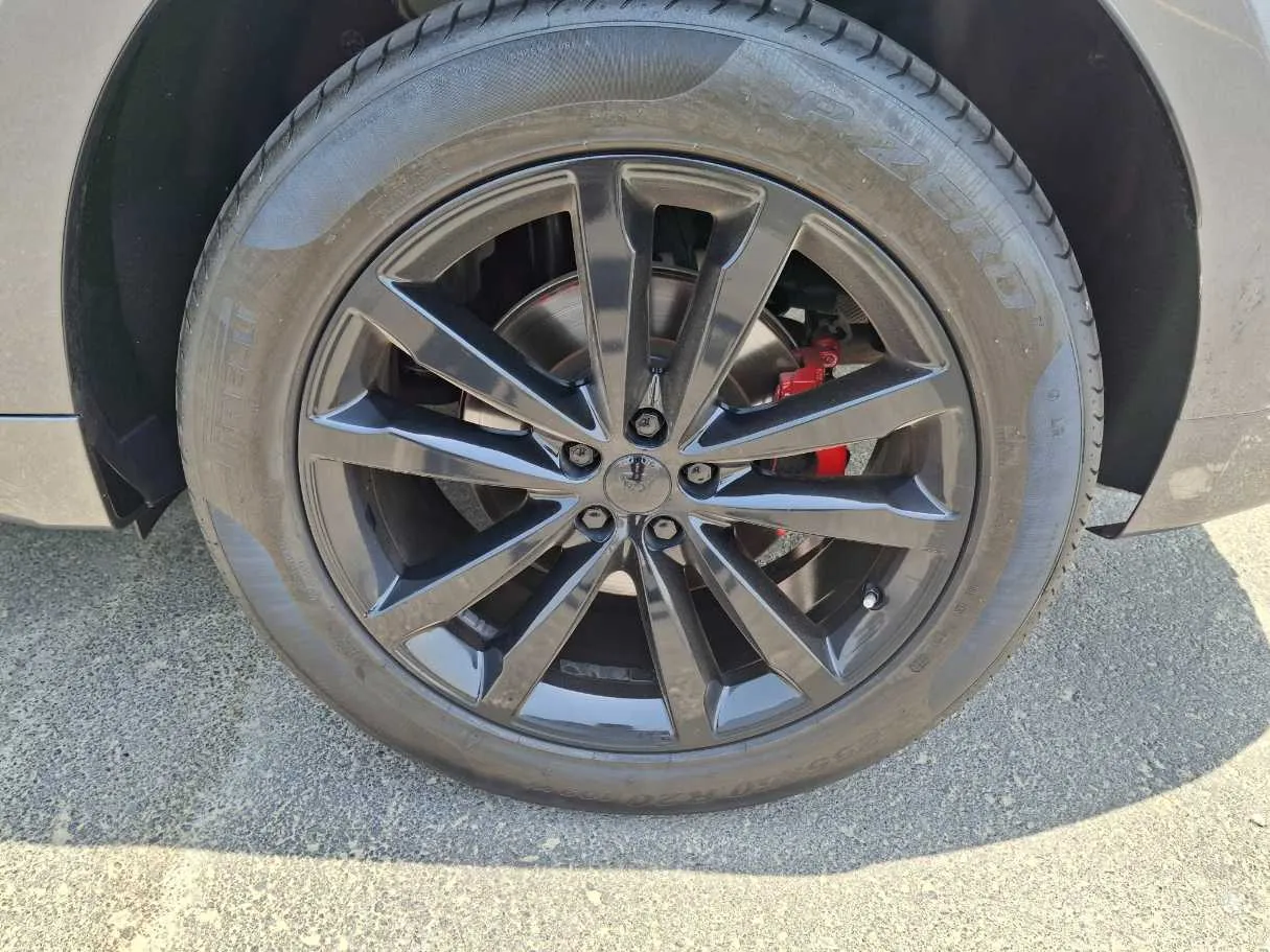 Car image 9