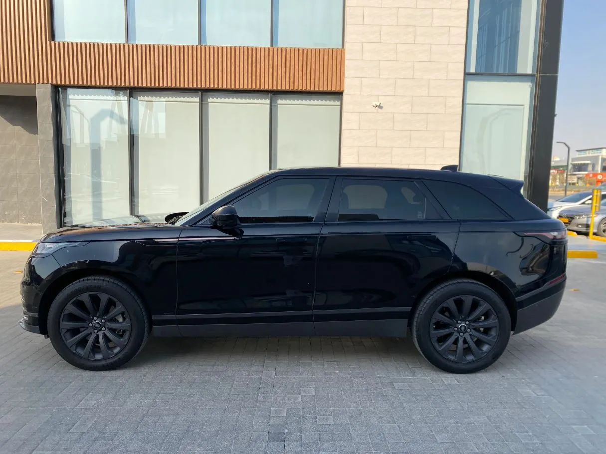 Car image 8