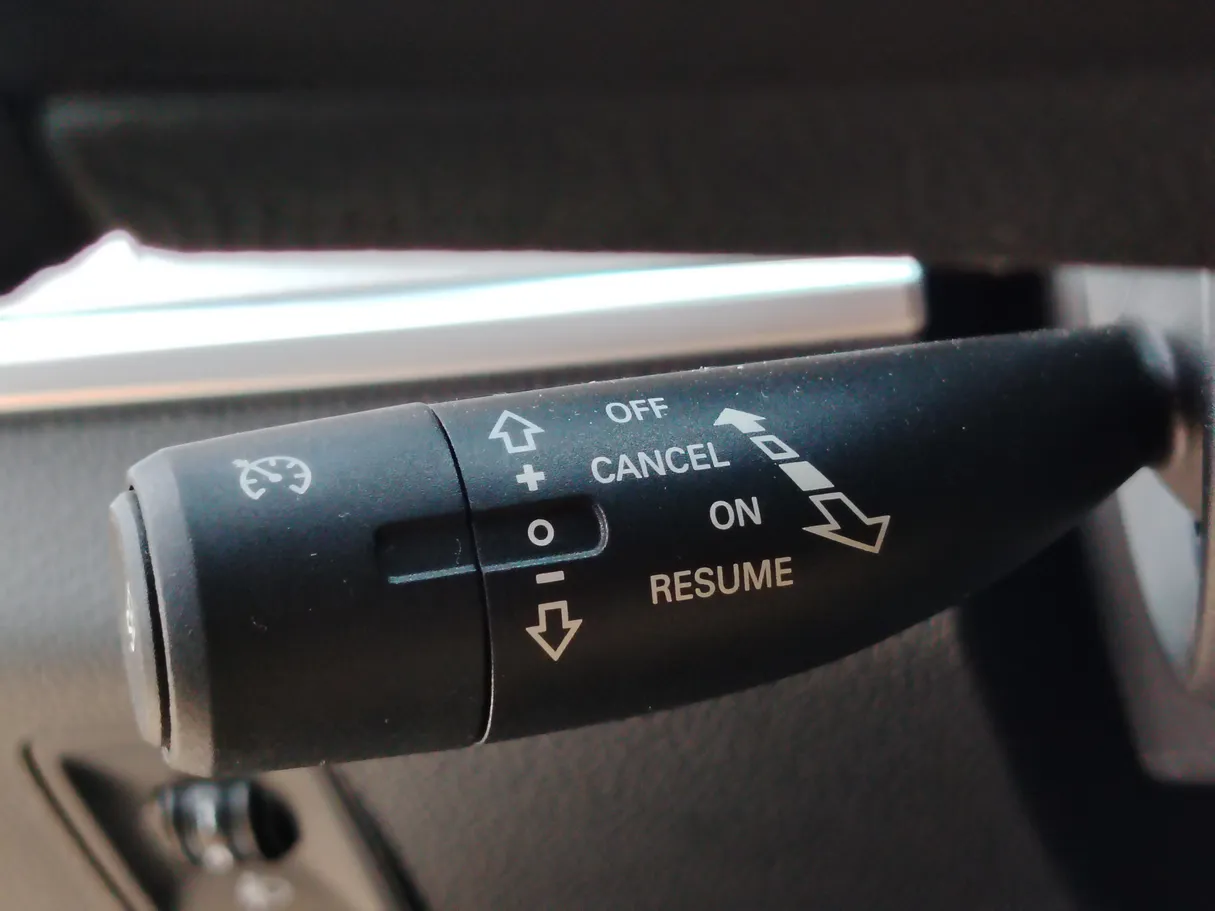 Car image 30