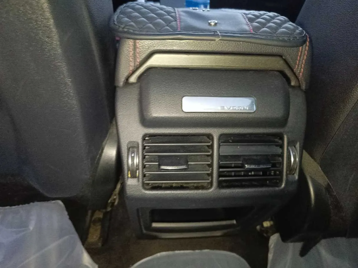 Car image 30