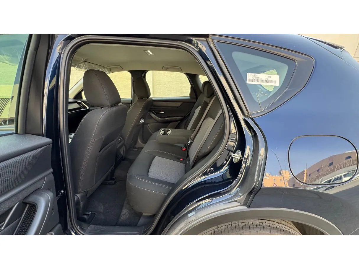 Car image 13