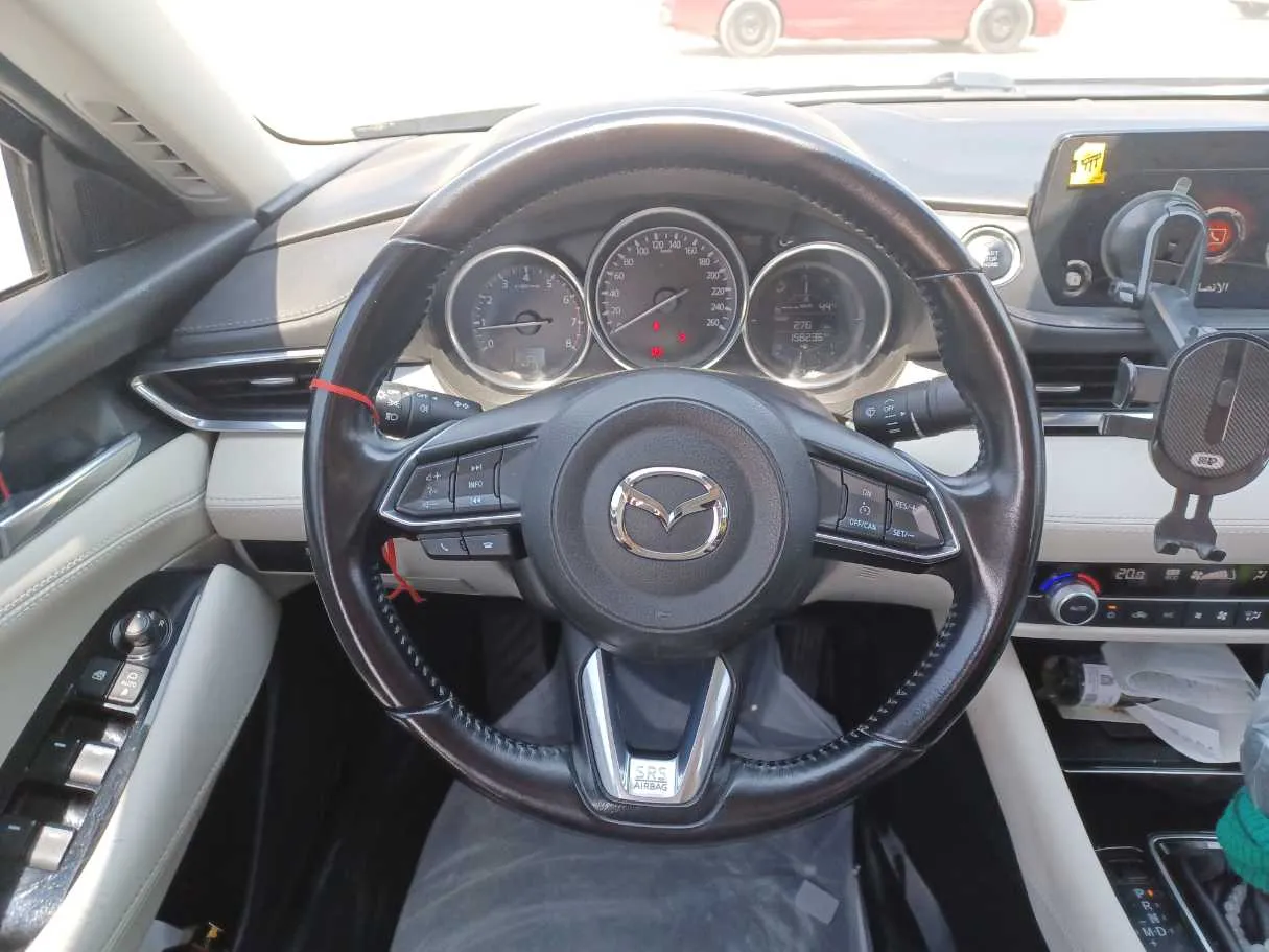 Car image 14