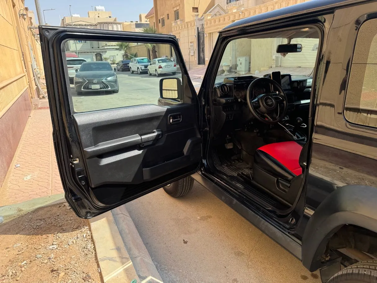 Car image 8