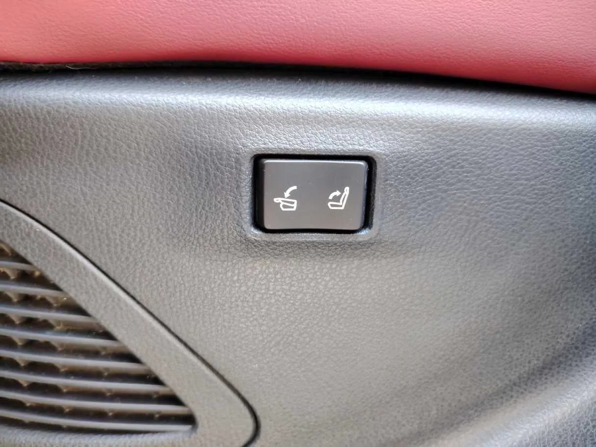 Car image 28