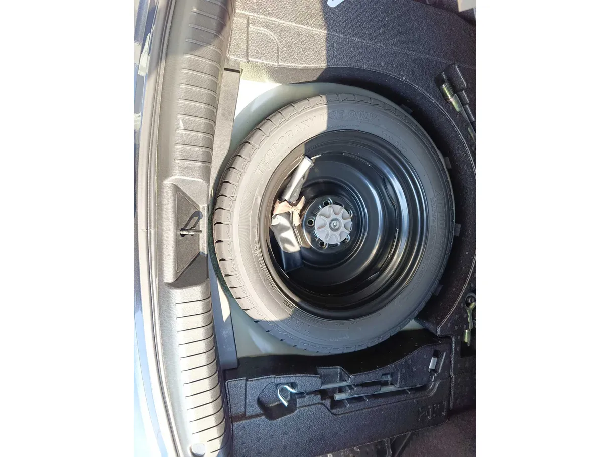 Car image 35