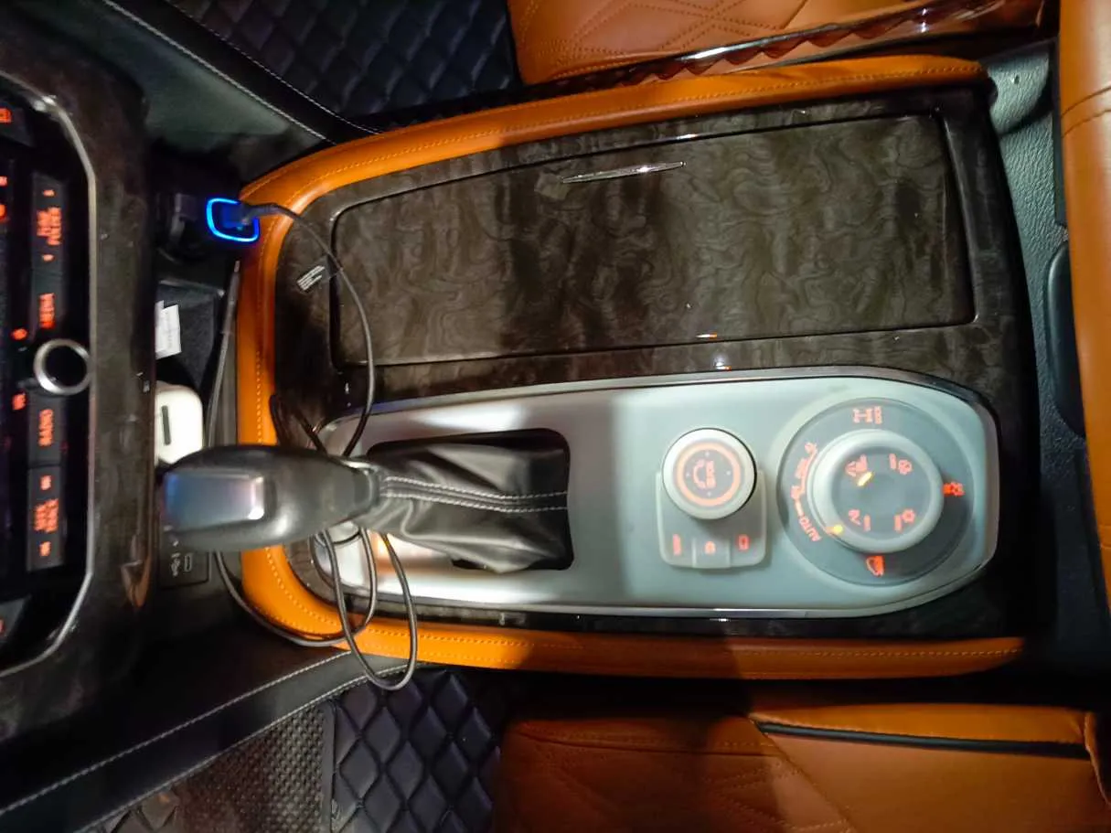 Car image 24
