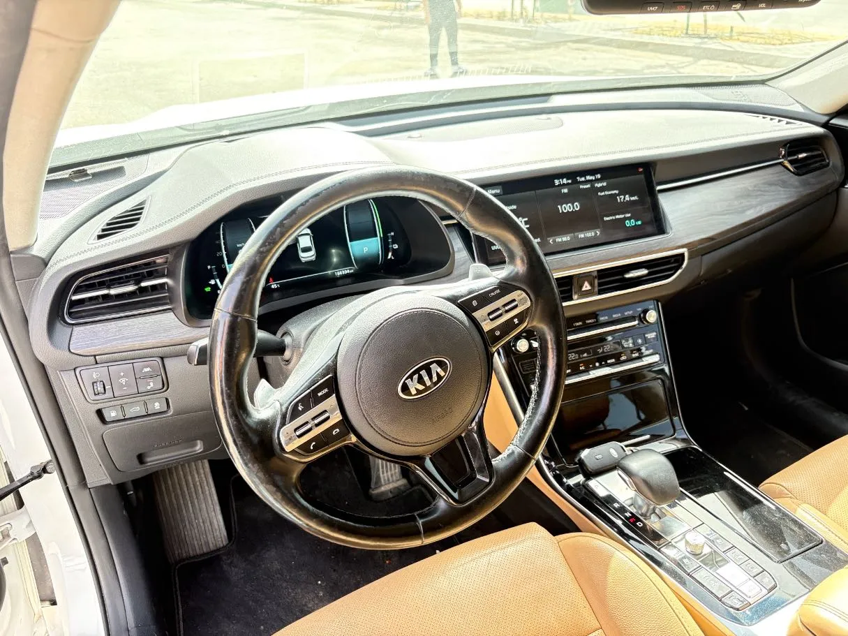 Car image 13