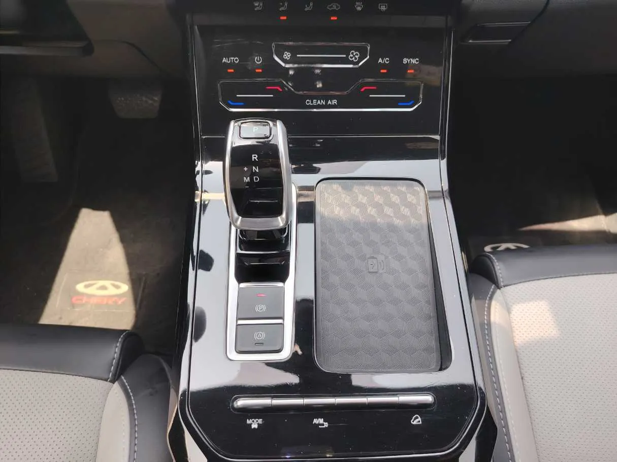 Car image 19